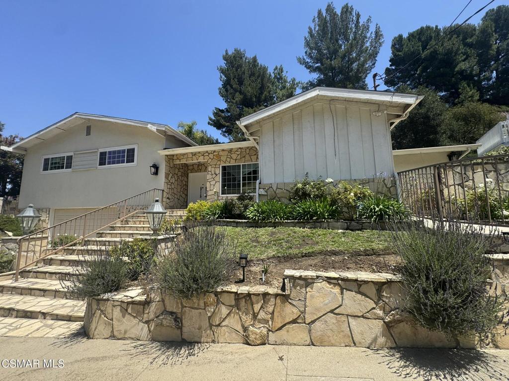 3474 Loadstone Drive Property Photo 4