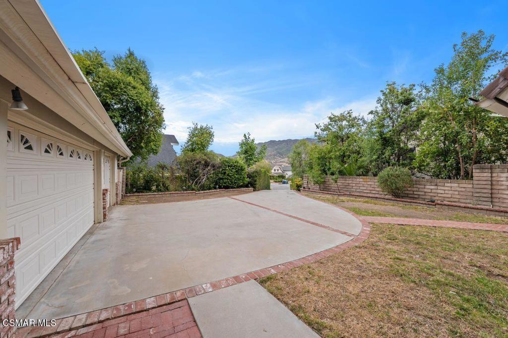 5523 Ember Court Property Photo 3