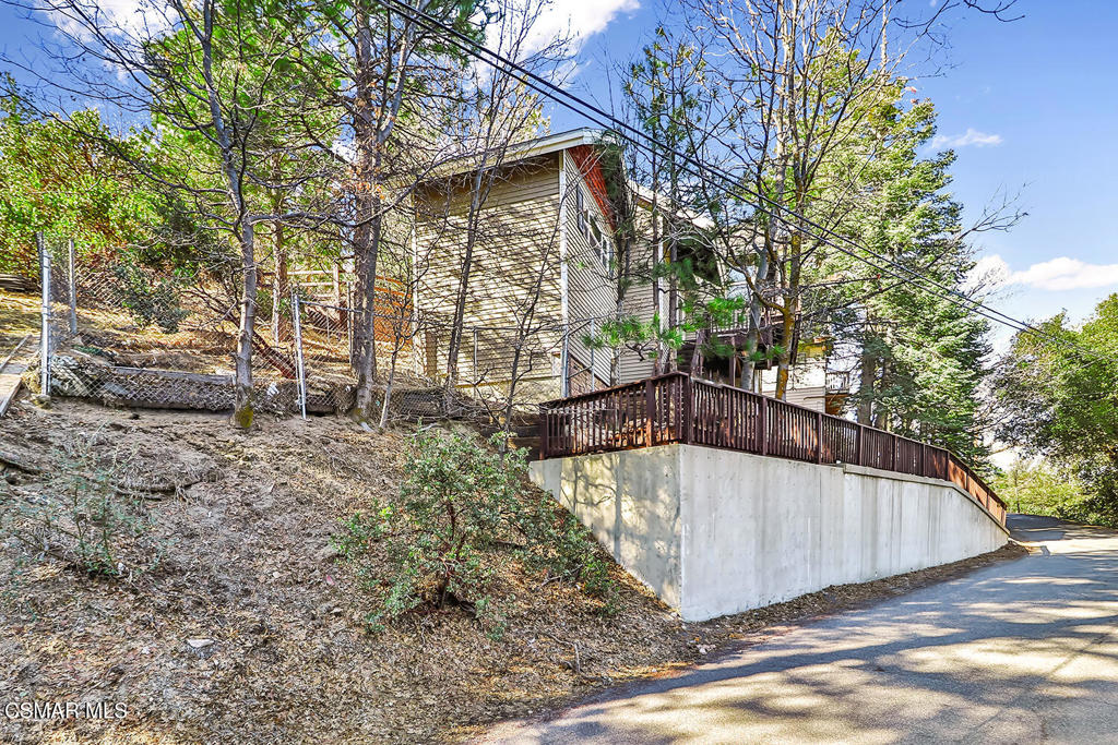 1359 Evergreen Lane Property Photo 3