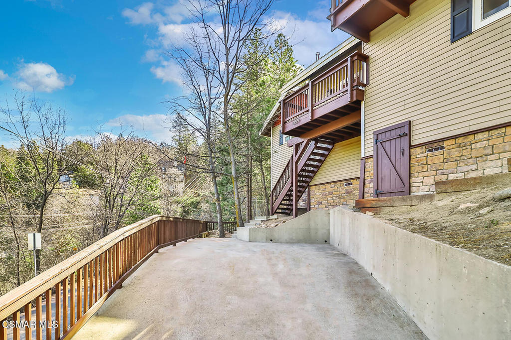 1359 Evergreen Lane Property Photo 4