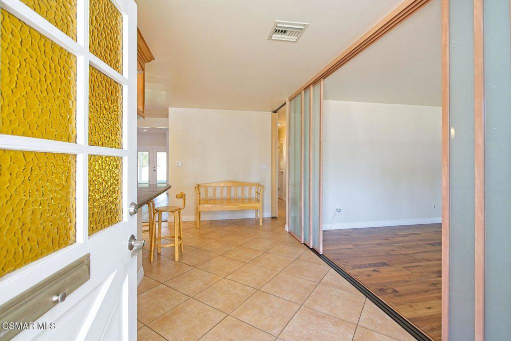 10041 Oso Avenue Property Photo 4