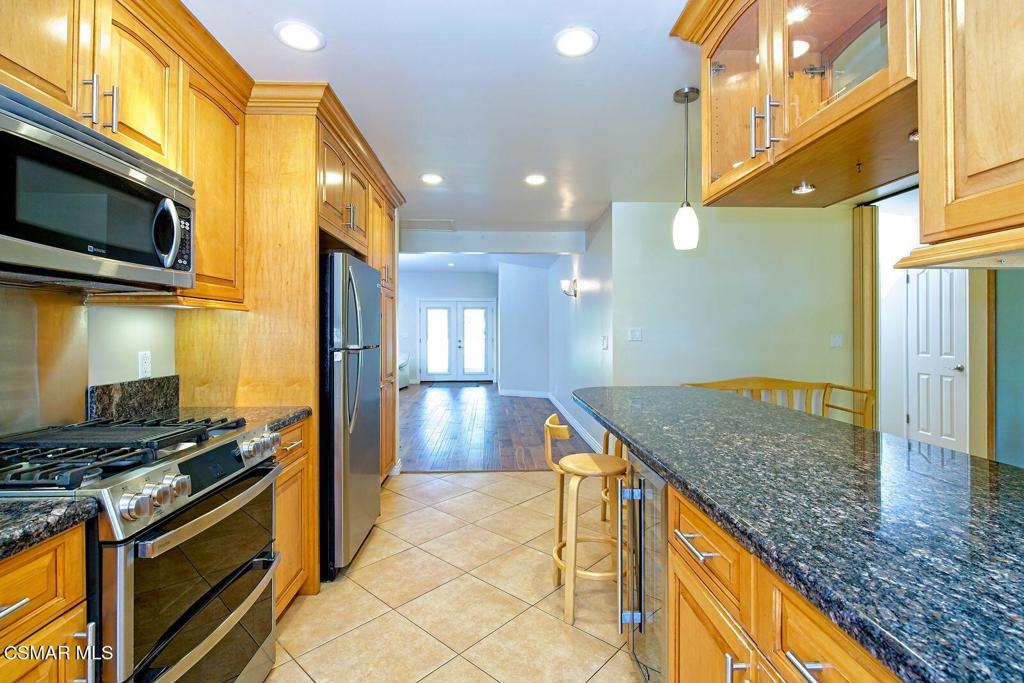 10041 Oso Avenue Property Photo 8