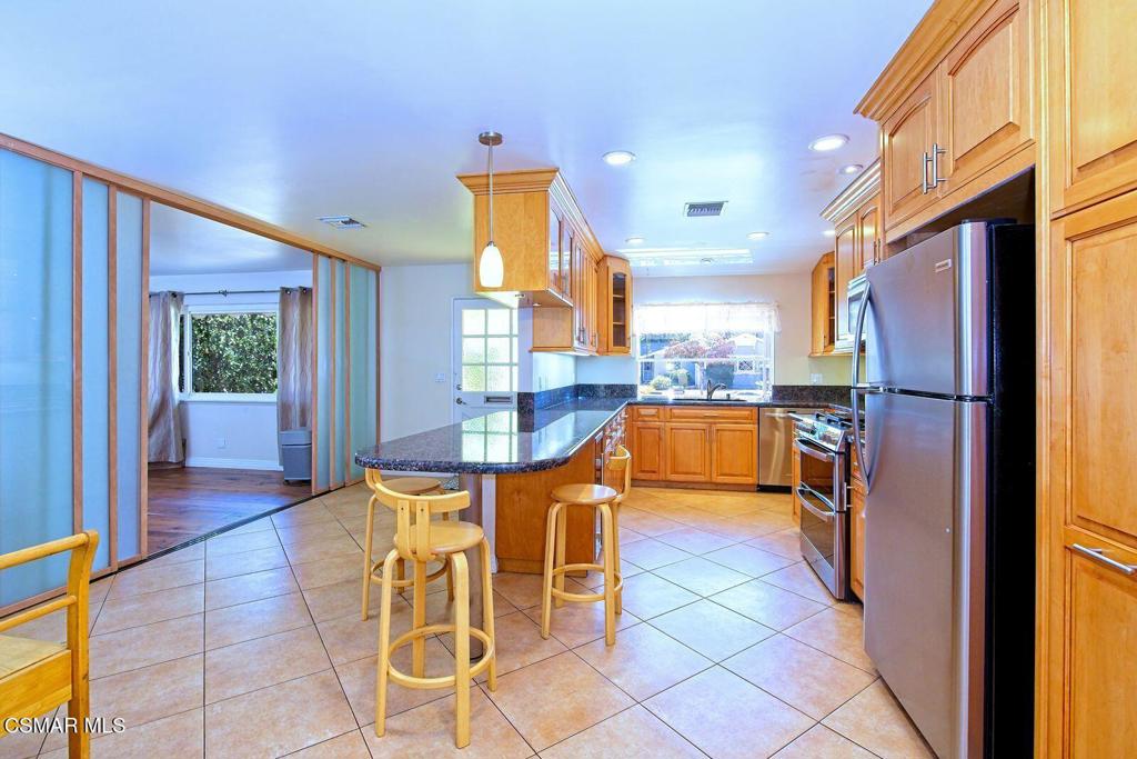 10041 Oso Avenue Property Photo 9