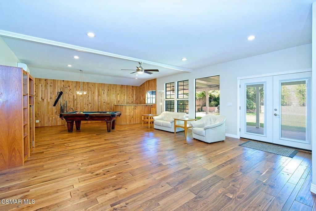 10041 Oso Avenue Property Photo 13