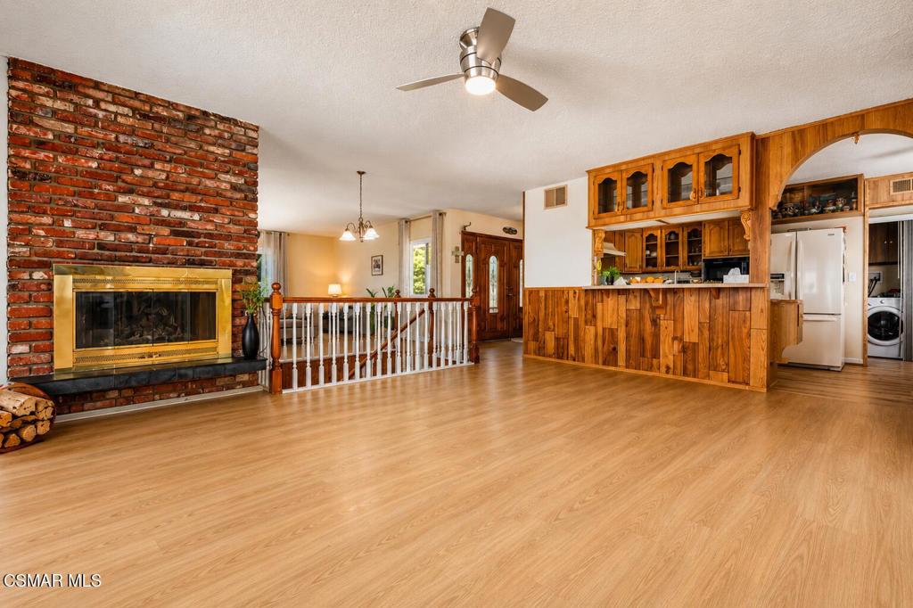 22109 Gresham Street Property Photo 9