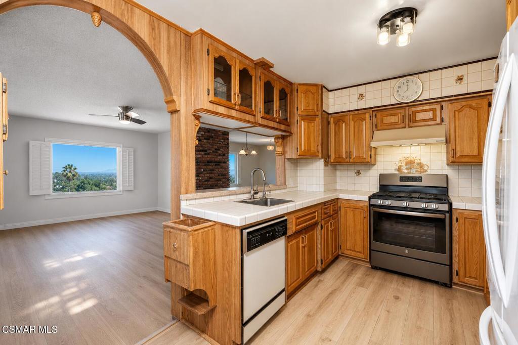 22109 Gresham Street Property Photo 10