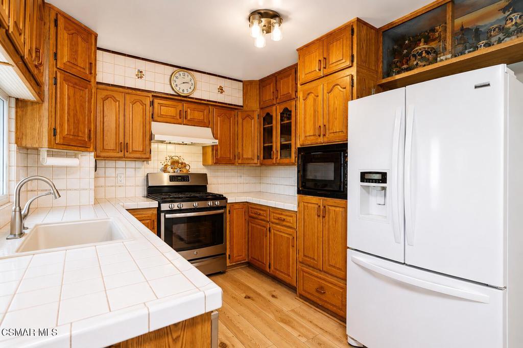 22109 Gresham Street Property Photo 11