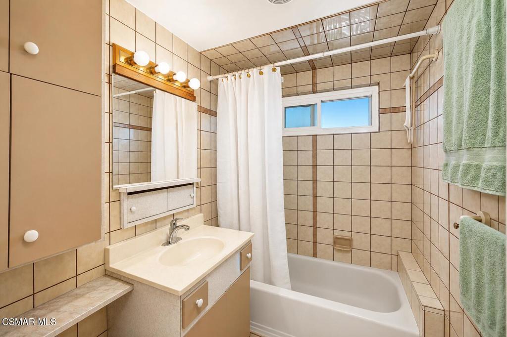 22109 Gresham Street Property Photo 16