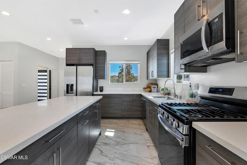 955 Brossard Drive Property Photo 10