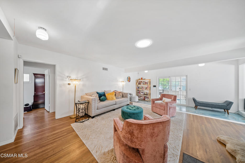 20428 Roscoe Boulevard Property Photo 6