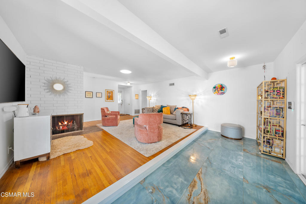 20428 Roscoe Boulevard Property Photo 7