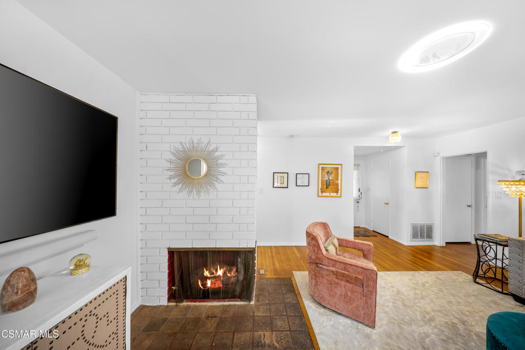 20428 Roscoe Boulevard Property Photo 10