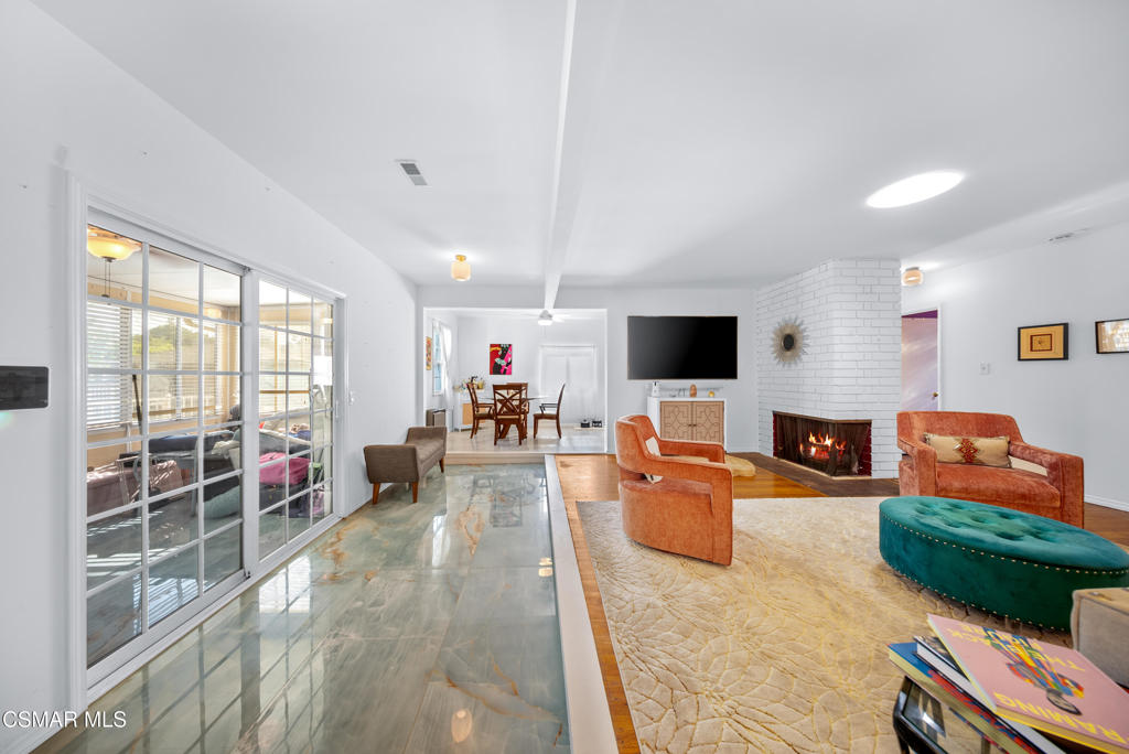 20428 Roscoe Boulevard Property Photo 11