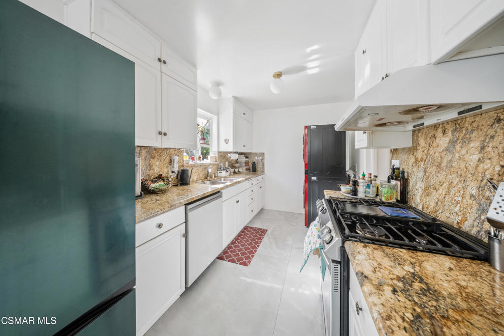 20428 Roscoe Boulevard Property Photo 14
