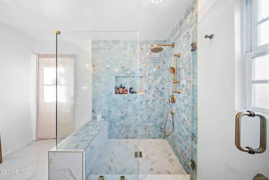 20428 Roscoe Boulevard Property Photo 18