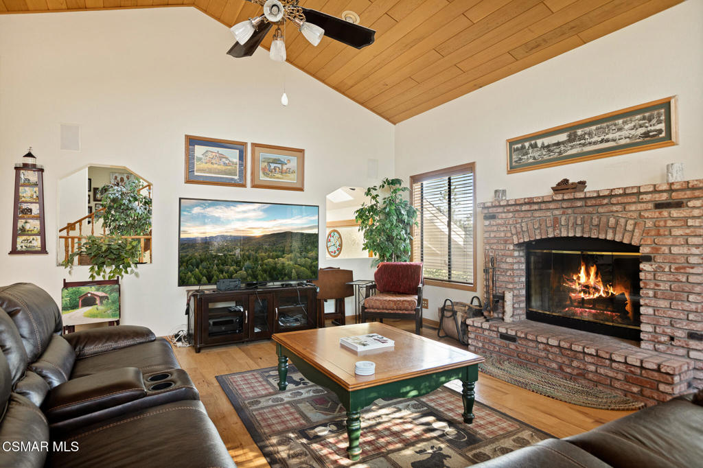 27454 Matterhorn Drive Property Photo 4
