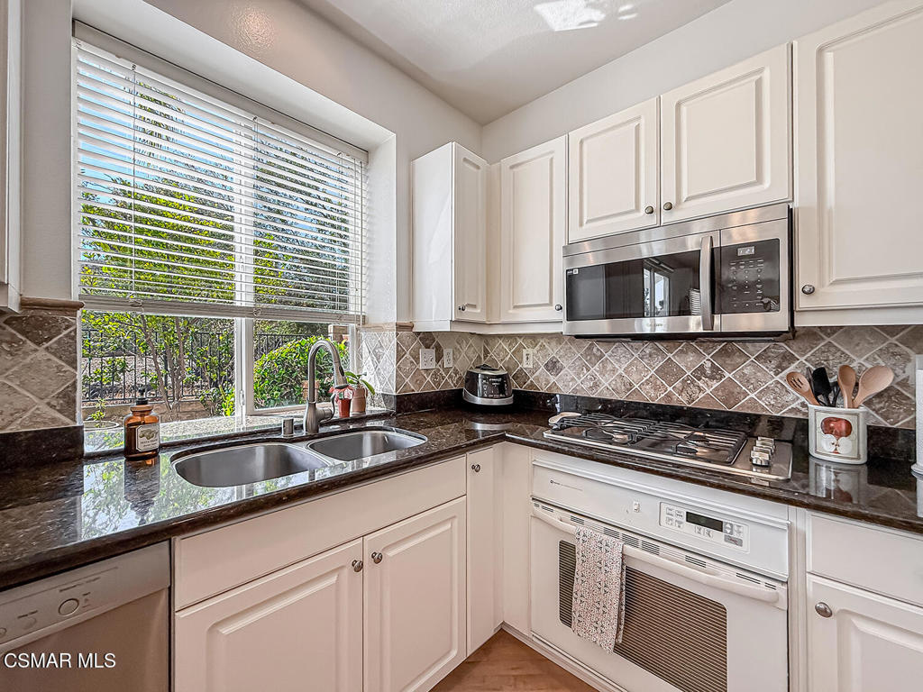 442 Fallbrook Avenue Property Photo 17