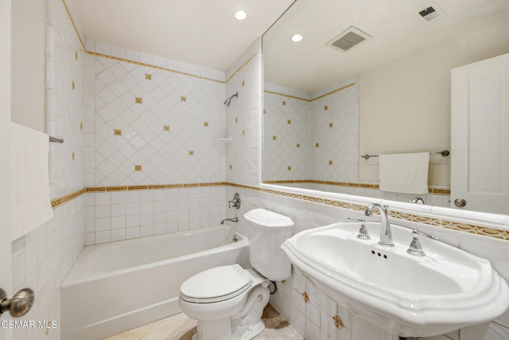5801 Middle Crest Drive Property Photo 17