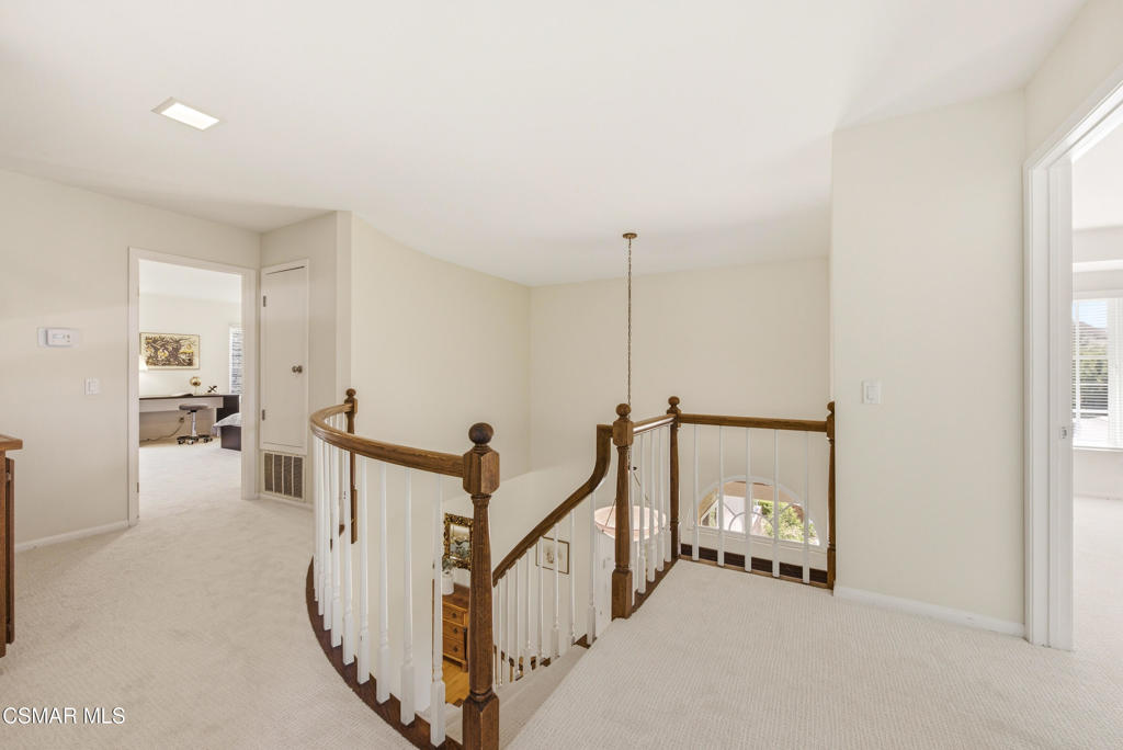 5801 Middle Crest Drive Property Photo 20