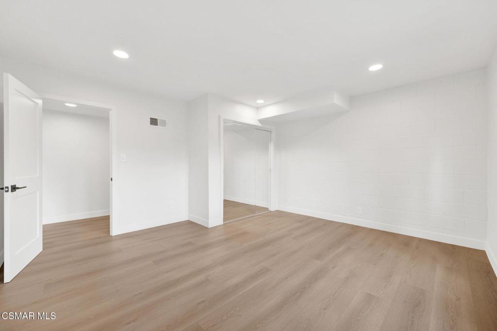 1154 La Jolla Drive Property Photo 48