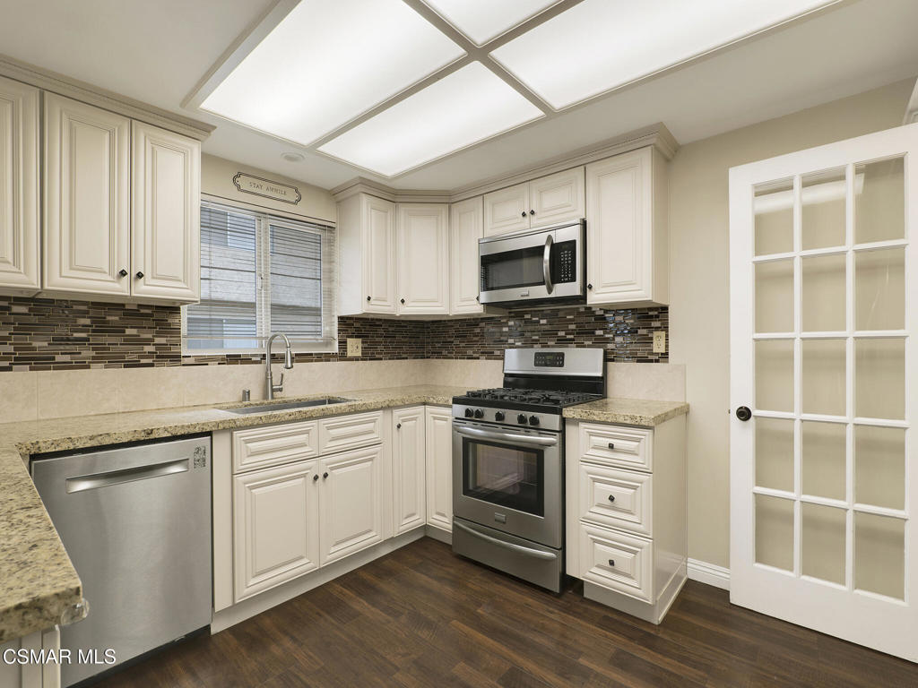 2162 Euclid Avenue Property Photo 8