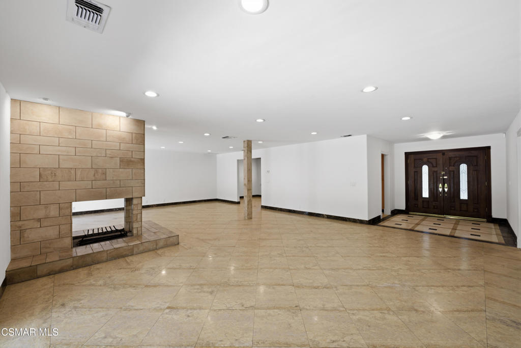 5919 Rolling Road Property Photo 6