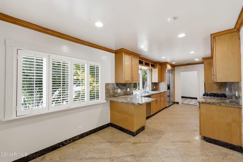 5919 Rolling Road Property Photo 9