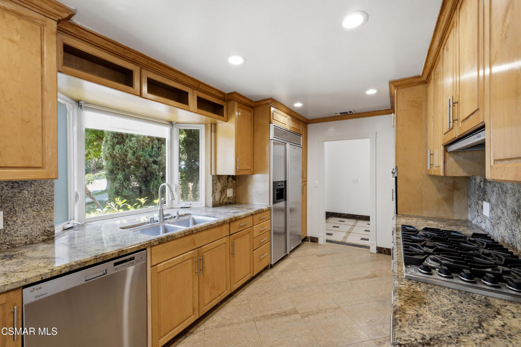 5919 Rolling Road Property Photo 11