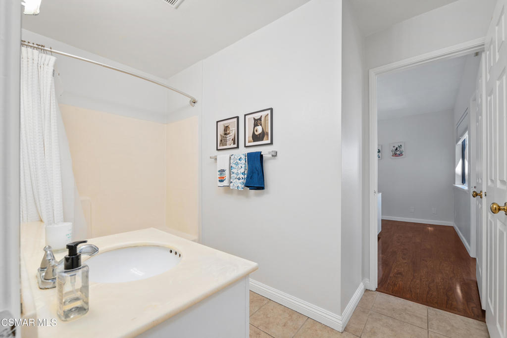 881 Warwick Avenue Property Photo 17