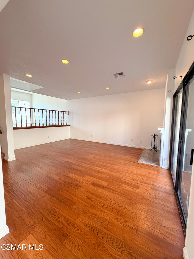 18242 Burbank Boulevard 8 Property Photo 3