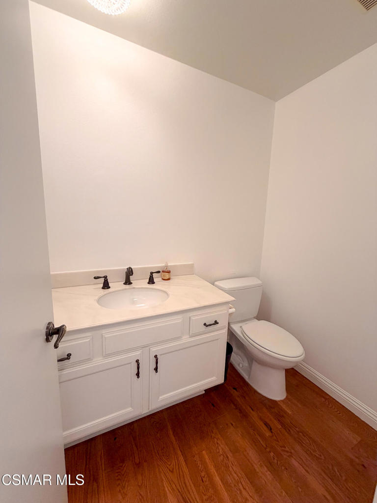18242 Burbank Boulevard 8 Property Photo 15