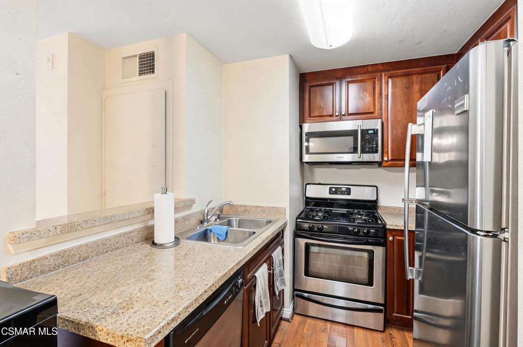 21400 Burbank Boulevard 306 Property Photo 7