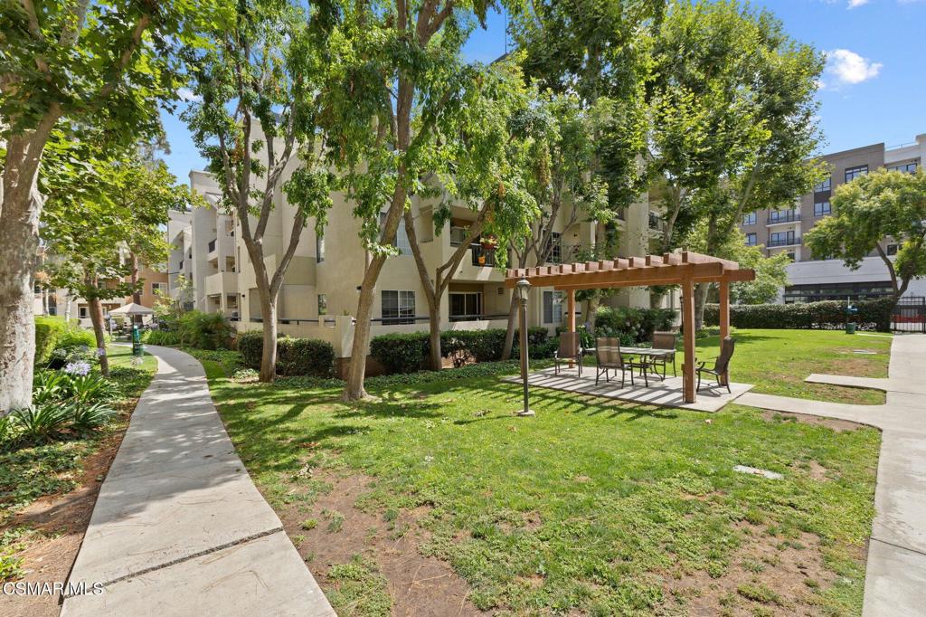 21400 Burbank Boulevard 306 Property Photo 16