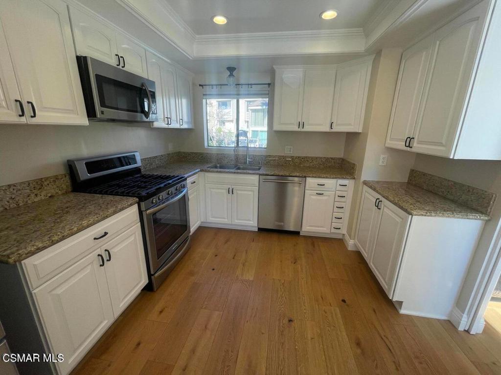 1174 Westlake Boulevard E Property Photo 1