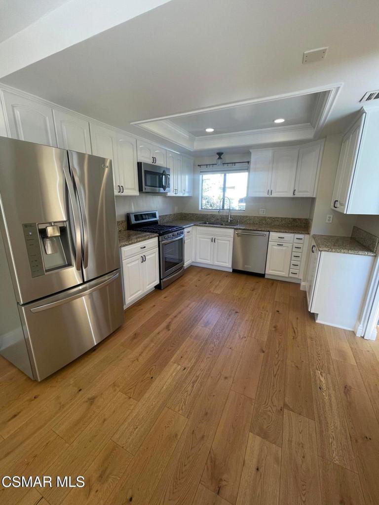 1174 Westlake Boulevard E Property Photo 4