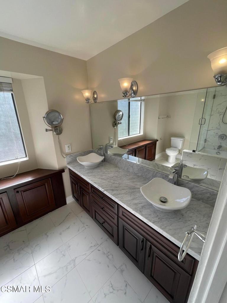1174 Westlake Boulevard E Property Photo 17