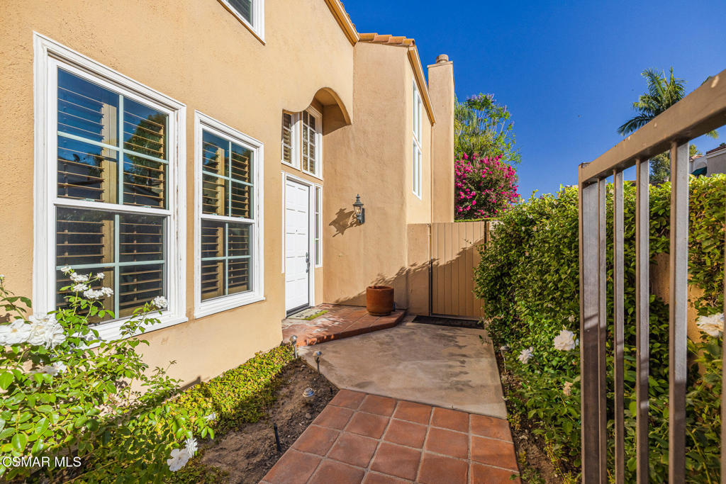 23056 Park Privado Property Photo 4