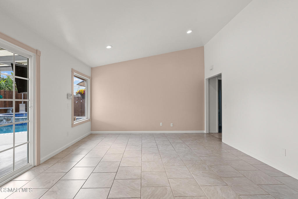 5358 Willow View Drive Property Photo 8