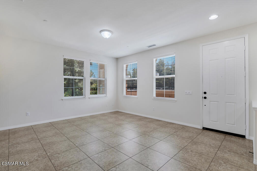 1618 Heywood Street E Property Photo 4