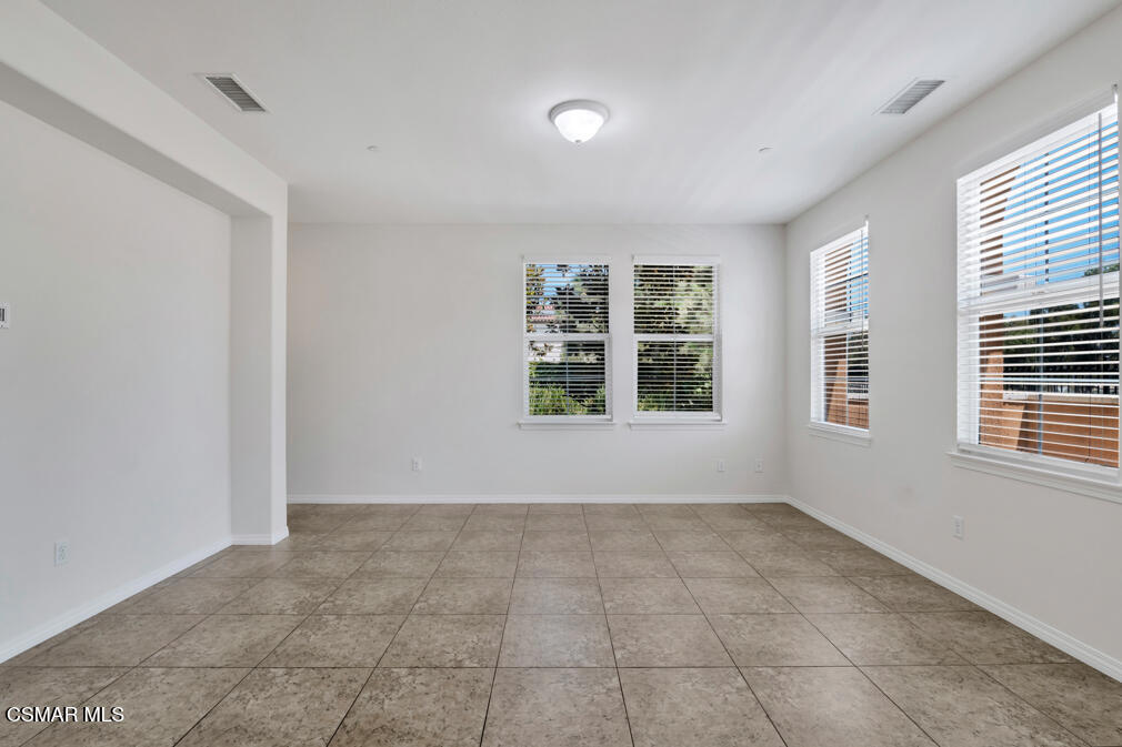 1618 Heywood Street E Property Photo 6