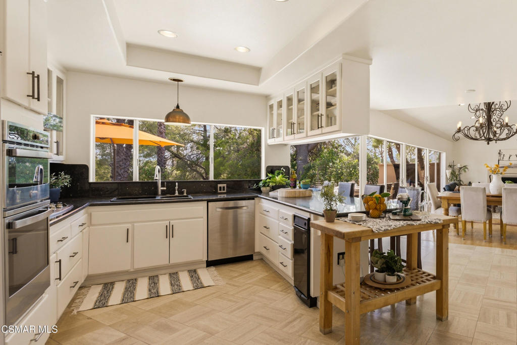 6110 Colodny Drive Property Photo 24