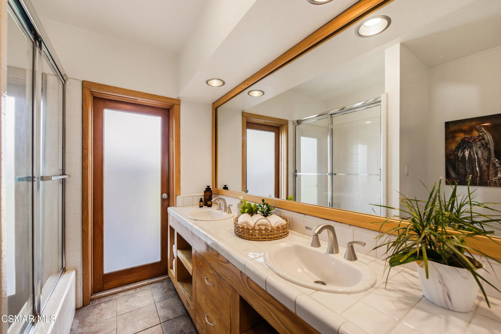 6110 Colodny Drive Property Photo 27
