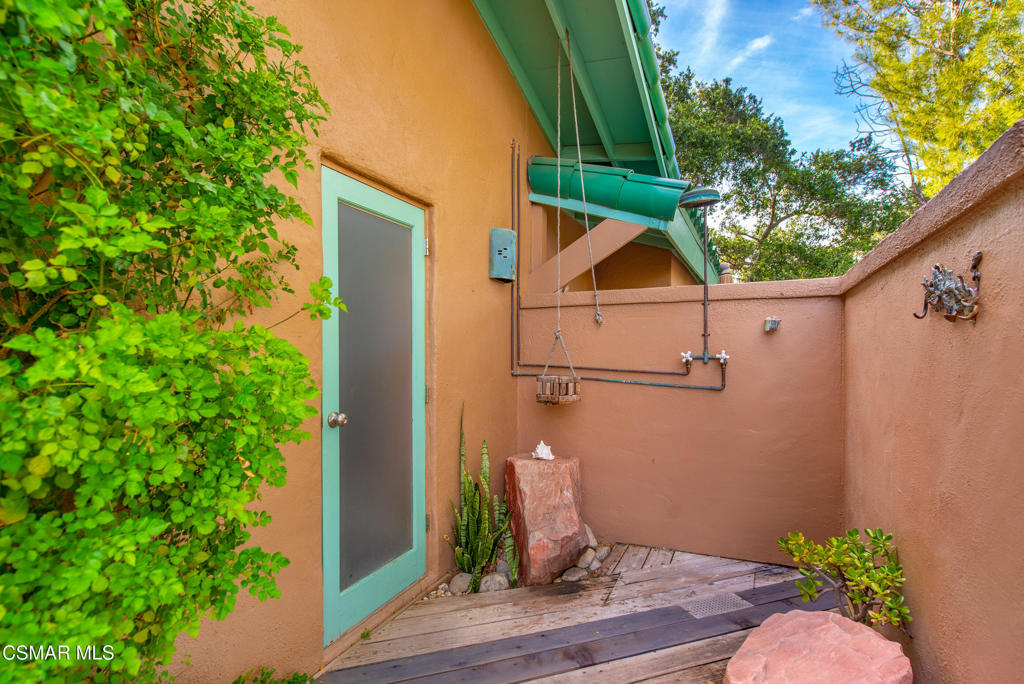 6110 Colodny Drive Property Photo 28