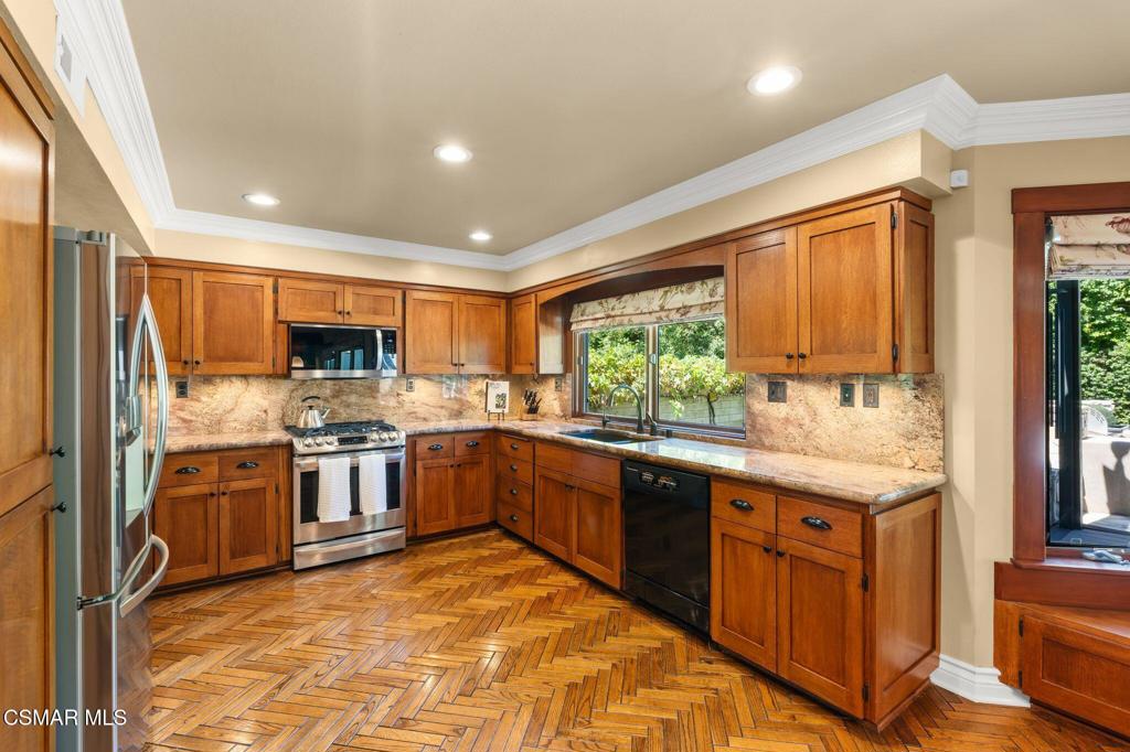 5755 Willowtree Drive Property Photo 13
