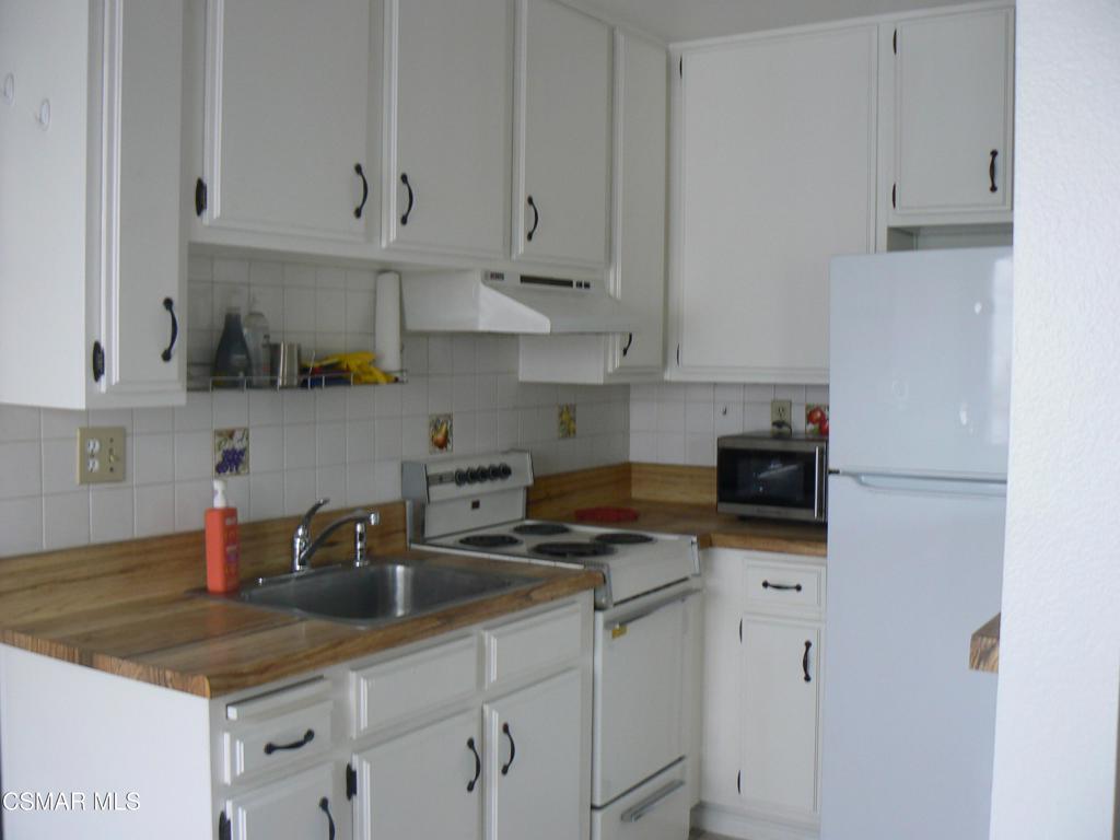 5800 Kanan Road 250 Property Photo 4