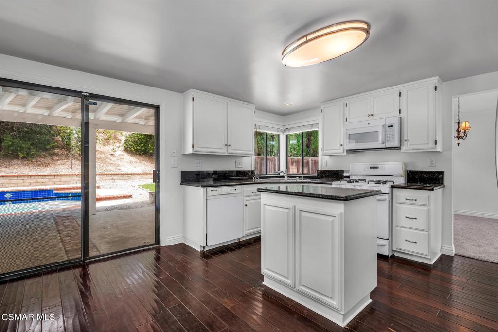 2594 Ridgebrook Place Property Photo 12
