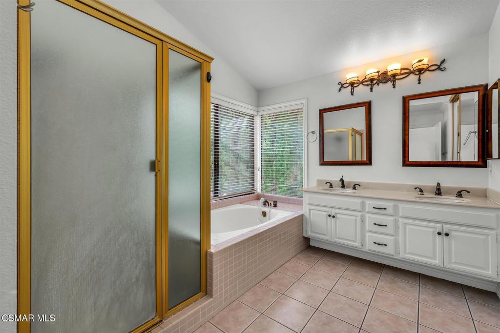 2594 Ridgebrook Place Property Photo 18