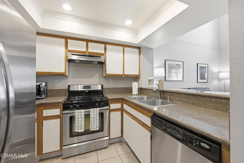 1245 Fitzgerald Road E Property Photo 10