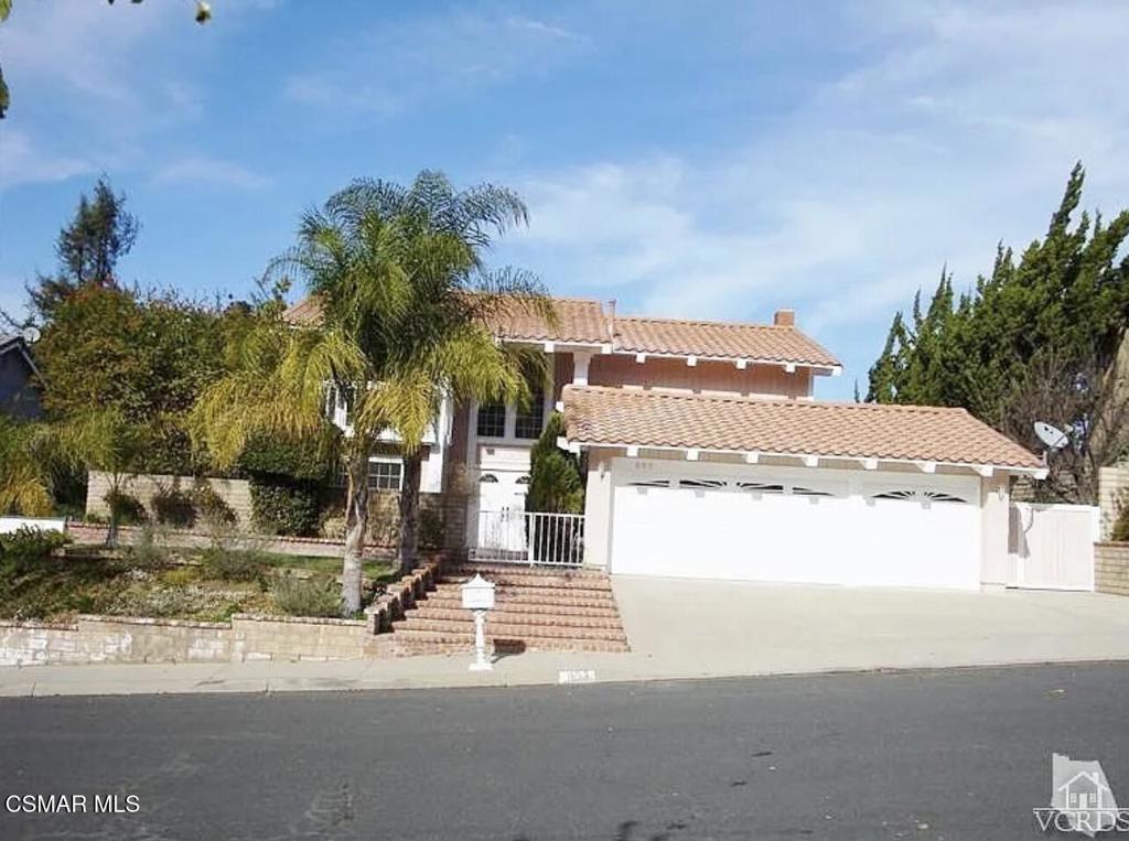 893 Lindawood Street Property Photo 2