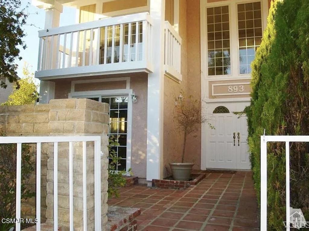 893 Lindawood Street Property Photo 4